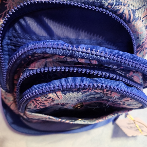 NWT Sling Bag - Picture 12 of 14